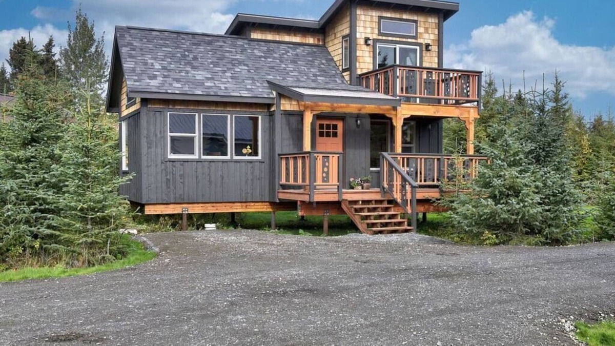 Anchor Point House | Fireweed Meadow Vacation Rental - Iris