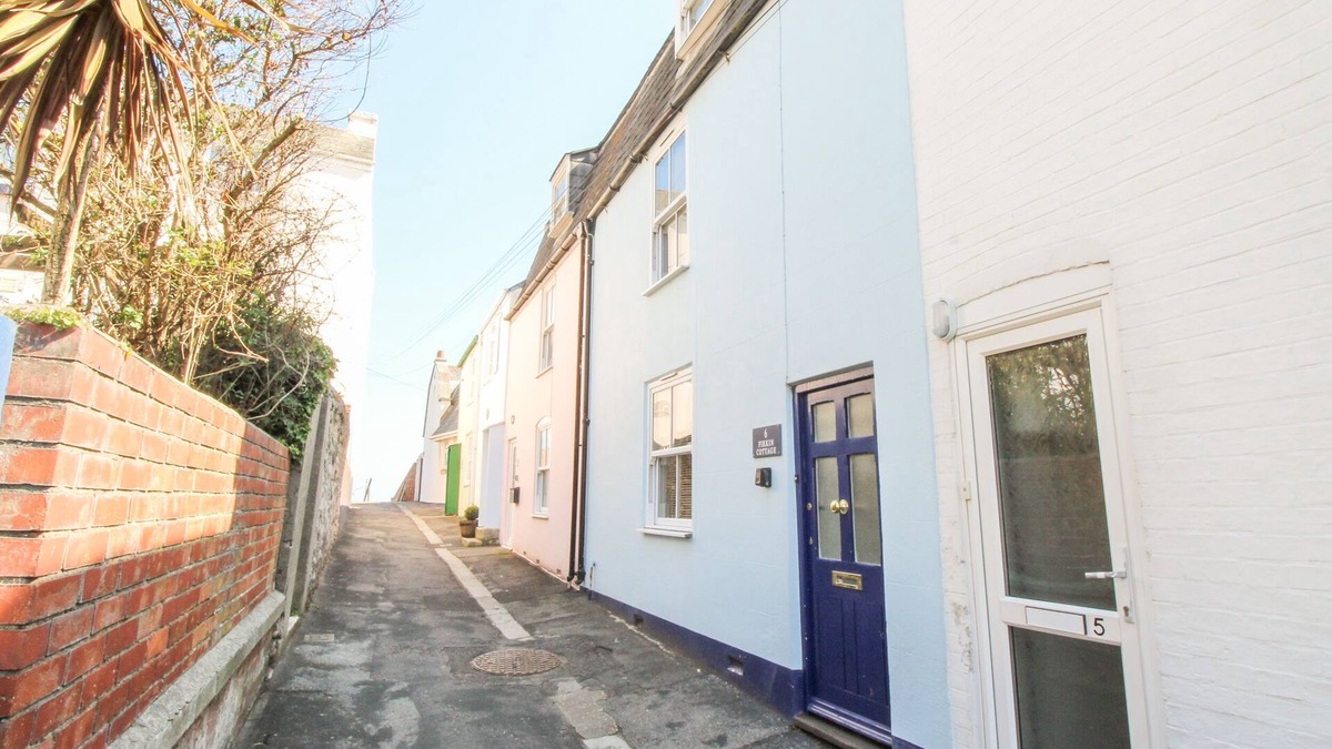 Weymouth Cottage | FIRKIN COTTAGE, family friendly in Brewers Quay Harbour