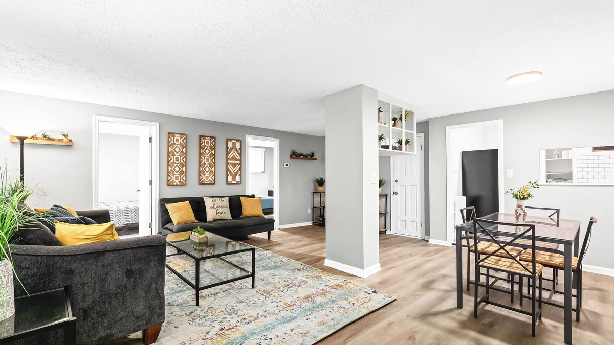 Hazel Park Apartment | First floor apartment conveniently located near Ferndale and Expressways
