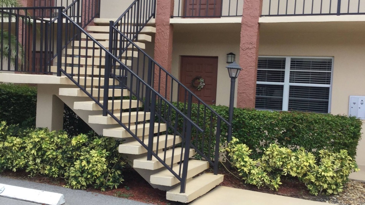 Stuart Condo | First floor condo 55+ community, not pets and a 90 day minimum stay, no smoking