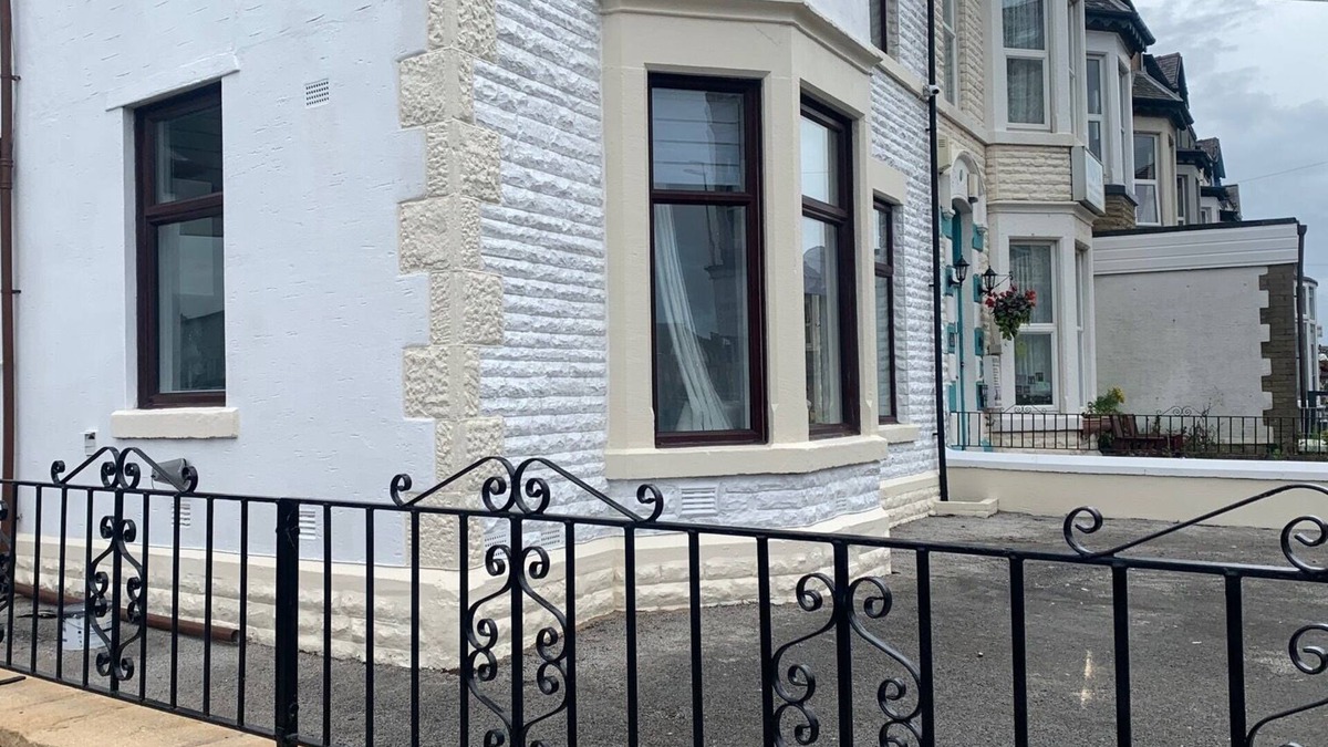 South Shore Apartment | First Floor Family Friendly Apartment in Blackpool, Free Parking Available