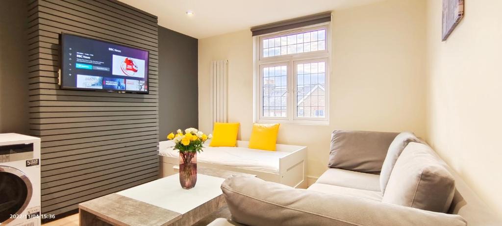 Hillingdon Apartment | First floor Flat 1 Northwood
