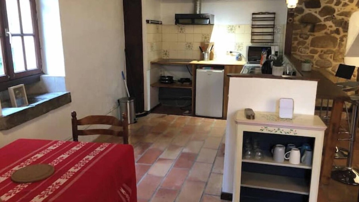 Lesparrou House | First floor of a house in a small hamlet