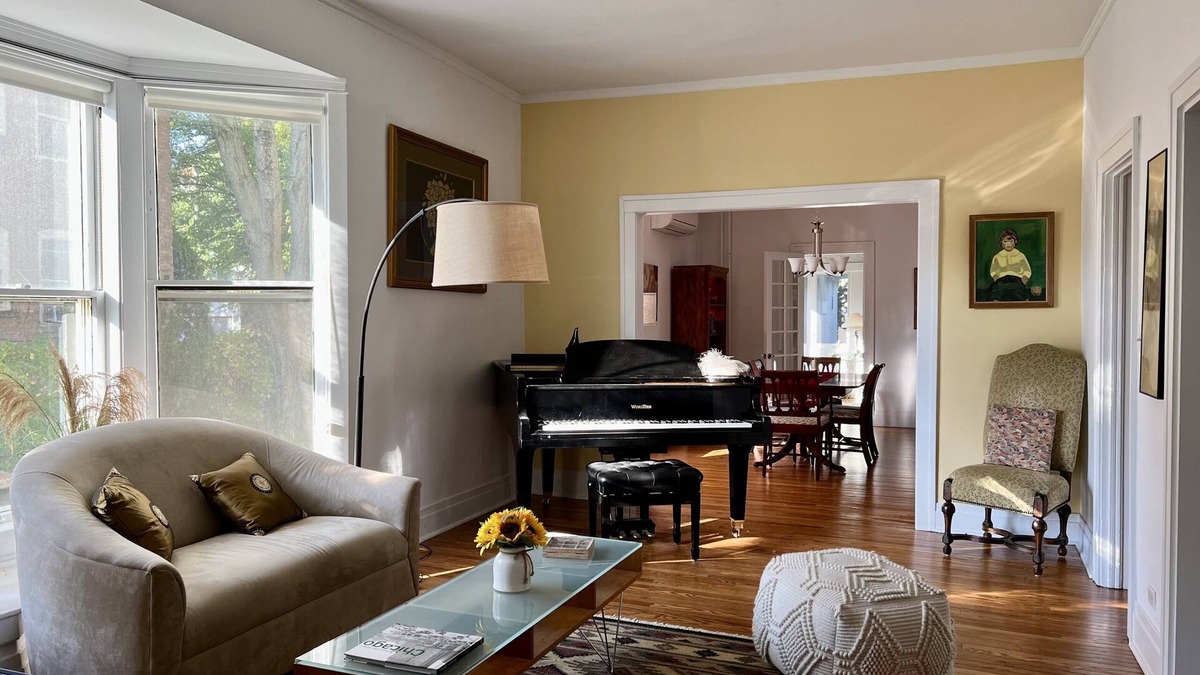 Oak Park Apartment | First floor of Historic Oak Park Villa, Grge:2Cars