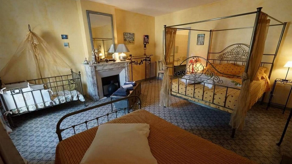 Ferrals-les-Corbieres House | first harvest family room