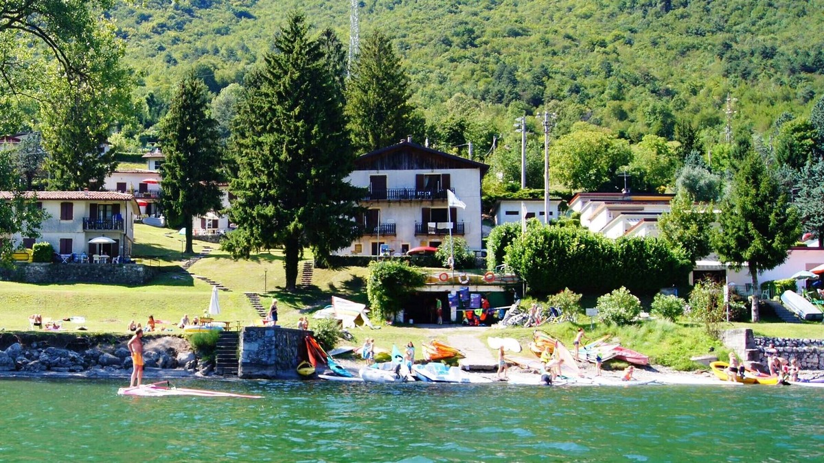 Idro Apartment | First row to the lake for 5 people