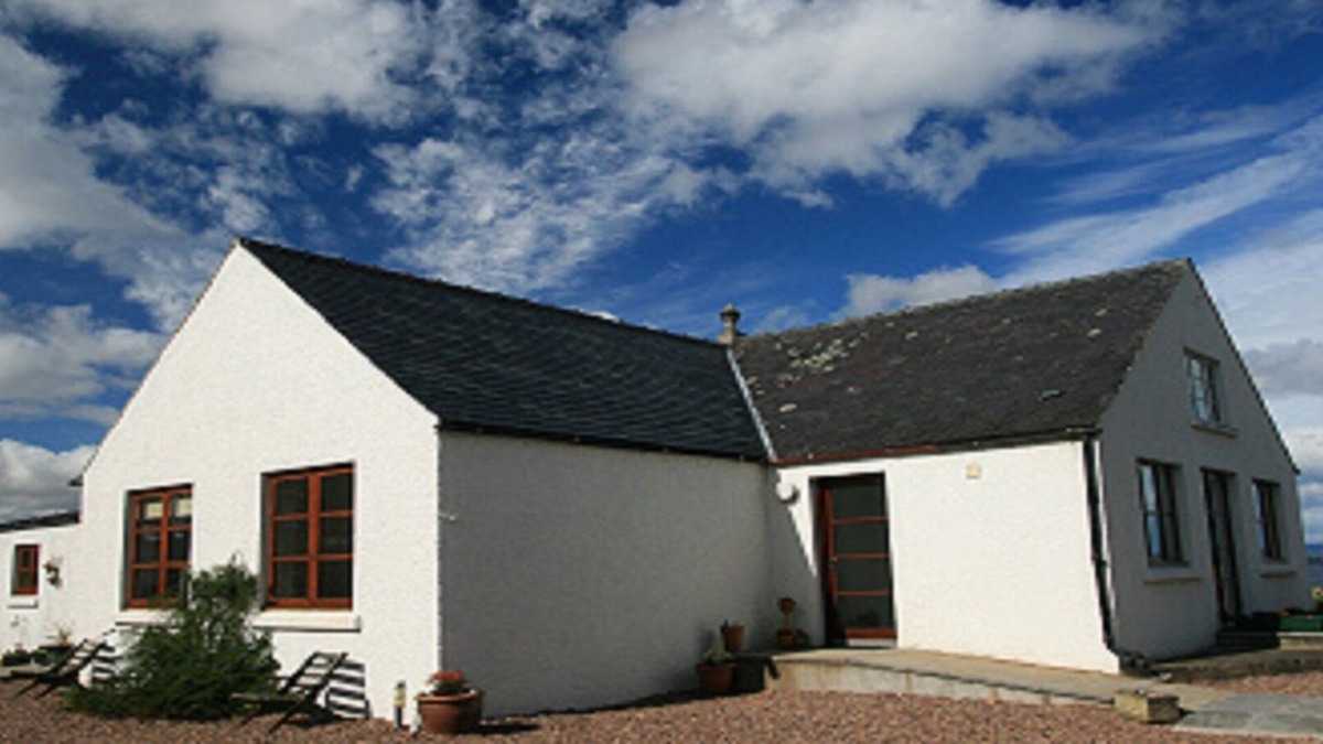 Dingwall Cottage | Firth Cottage - stunning views in a peaceful but convenient location