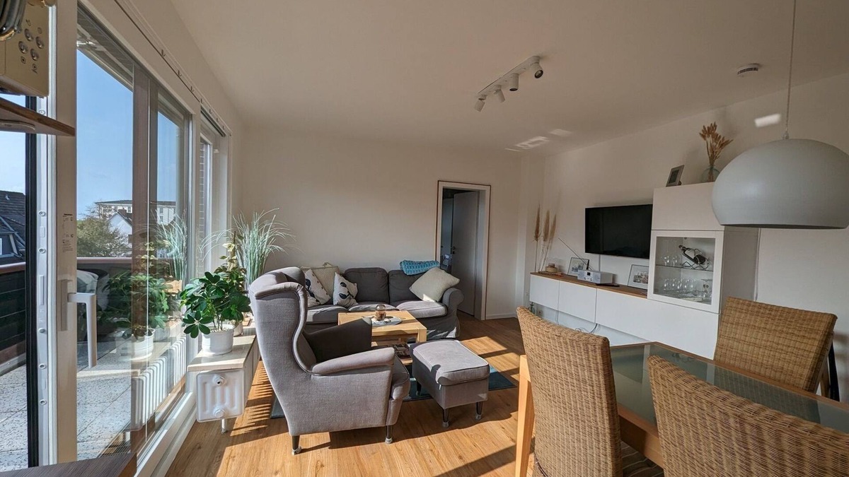 Busum Apartment | Fischerbude - Balkon, Gartenmöbel, Induktionsherd, Dusche, Waln, Pkw-stellplatz