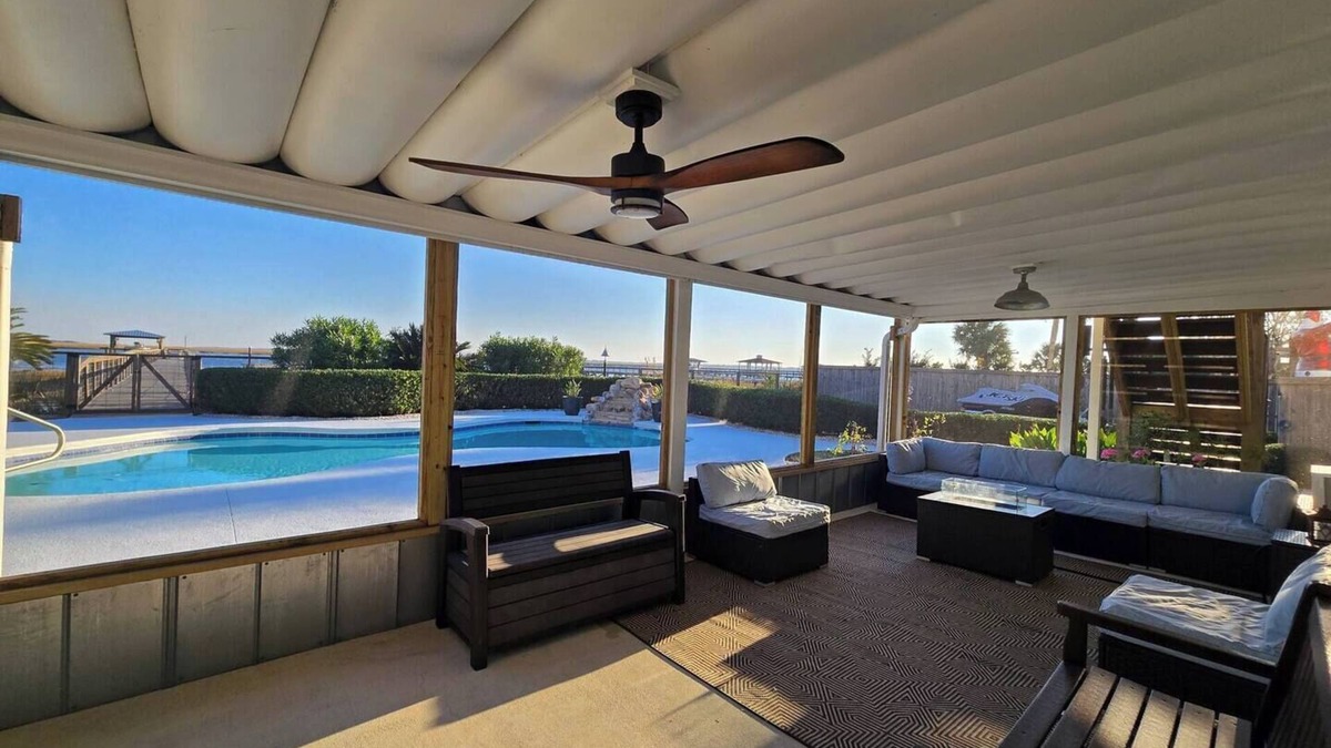Brunswick House | FISH CAMP with luxuries of modern comfort 1 bedroom/2 bed rich amenities