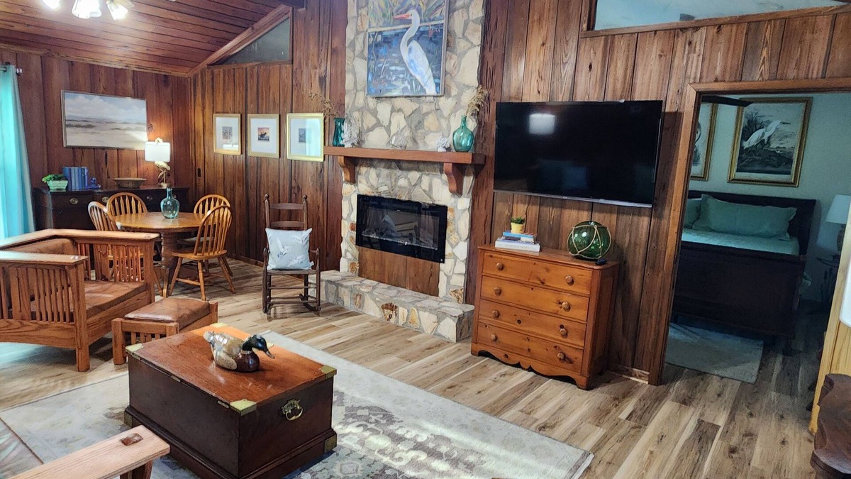 Port St. Joe Cabin | "Fish On!"- Cozy 3 bedroom cabin near Indian Pass.