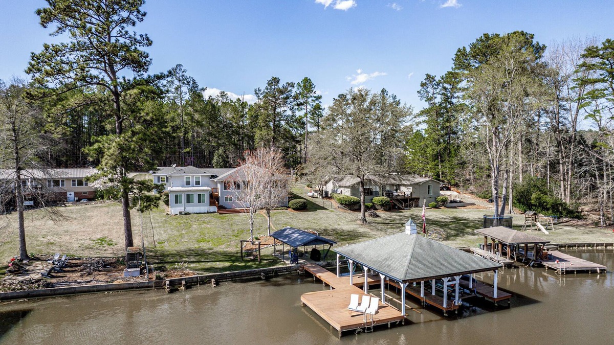 Eatonton House | Fish Tale Cove at Lake Sinclair, Spacious Family-Pet Friendly Retreat with dock