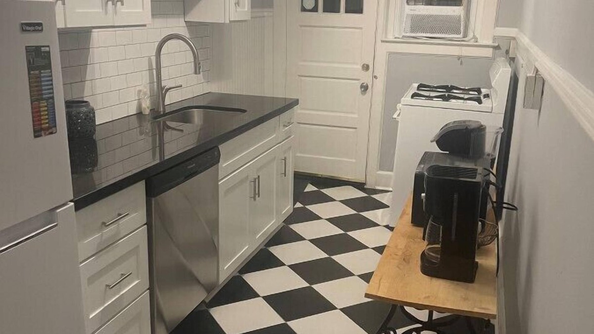 Greensboro Condo | Fisher Park condo on Elm St., new kitchen, 1 mile from downtown