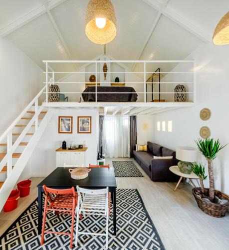Palhais Apartment | Fisherman's Inn Loft