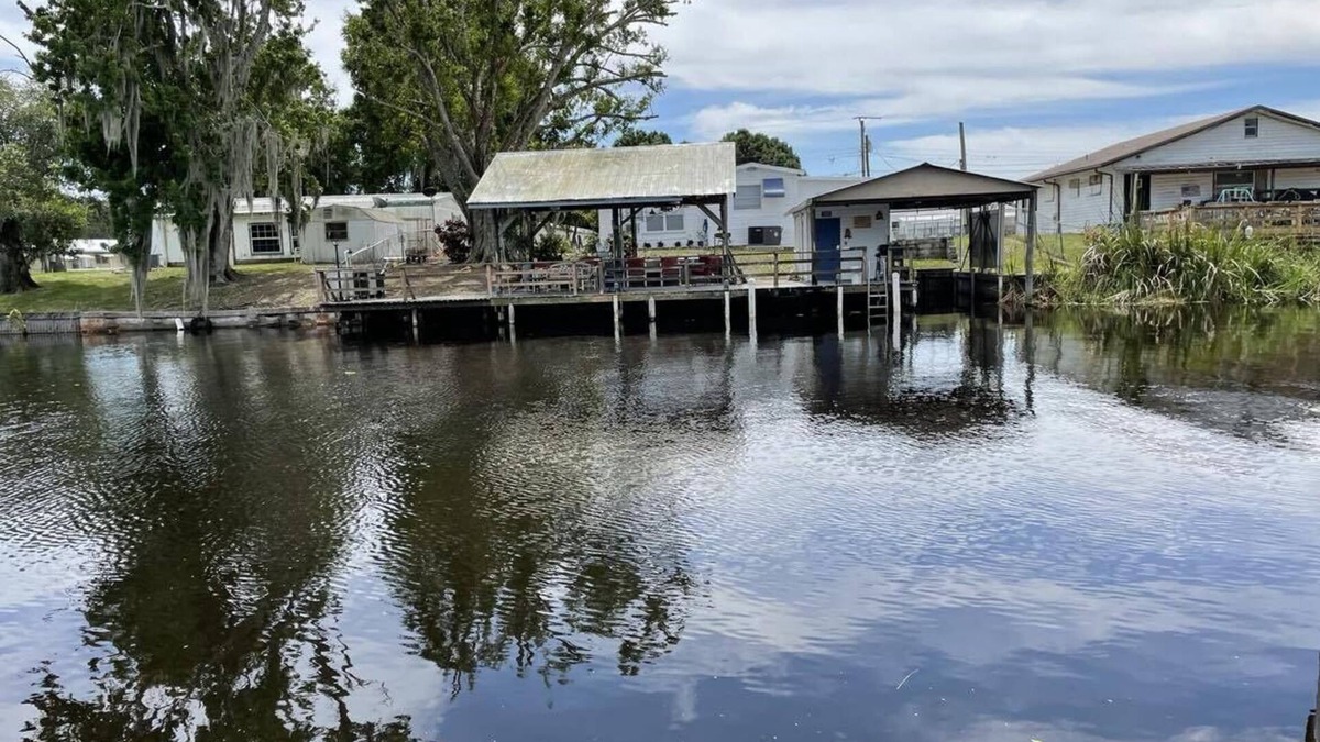 Taylor Creek House | FISHERMAN'S PARADISE! 2Bd/2Ba waterfront retreat with access to Lake Okeechobee!