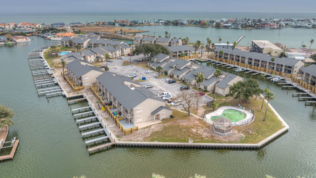 Harbor Oaks Apartment | Fishermans Friend! - Coastal Condo - Views Await!