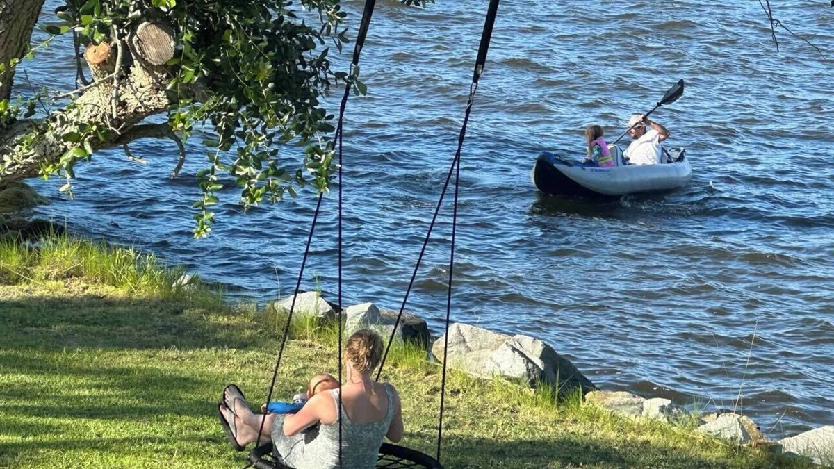 Point Harbor Apartment | FISHERMEN'S HIDEOUT OFFERS GREAT FISHING ON ALBEMARLE SOUND OUT YOUR BACK DOOR!