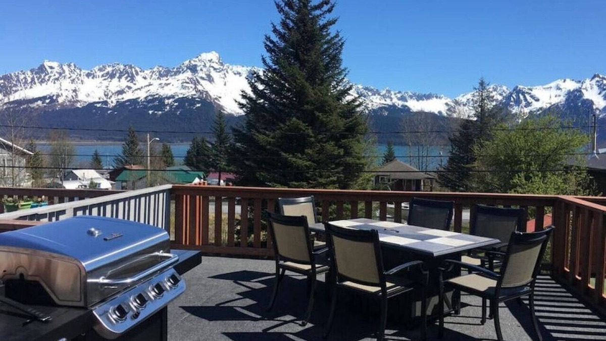 Seward House | Fishers Hideaway - Two Bedroom Townhouse with Epic Views, Sleeps 6