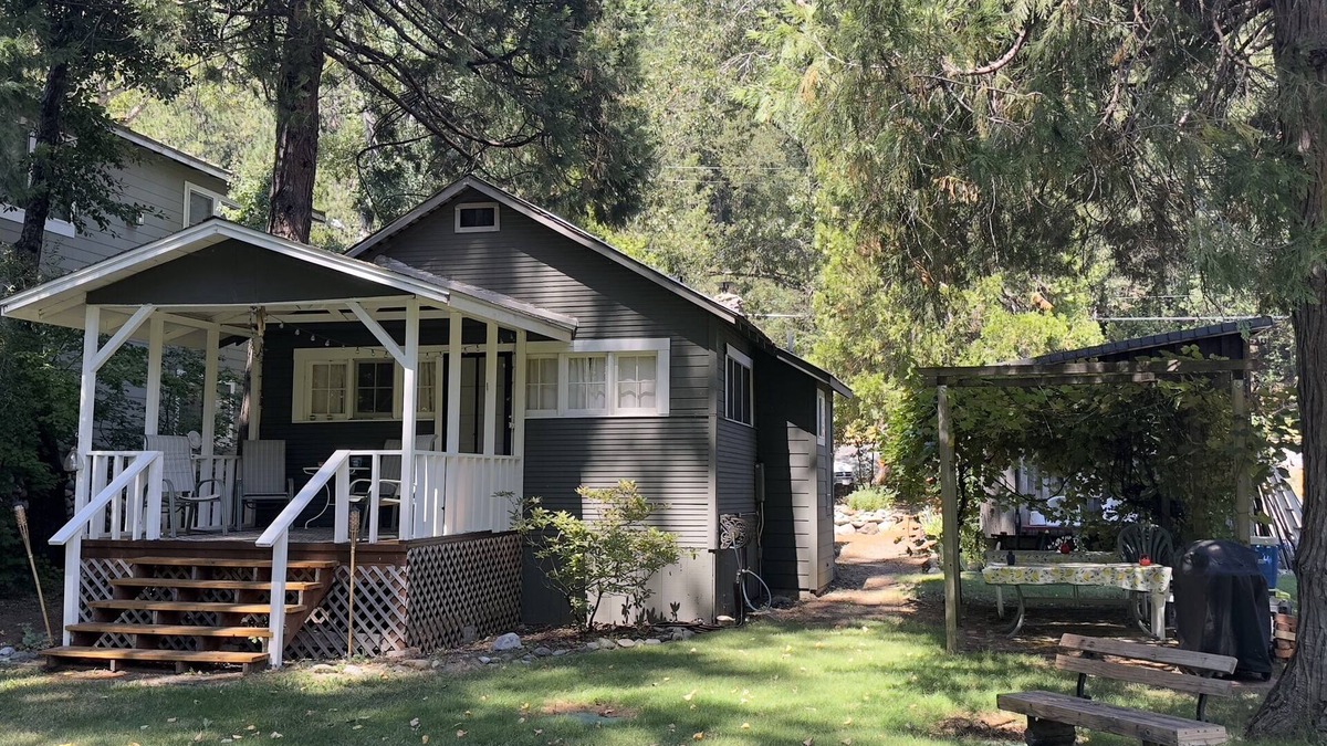 Castella Cabin | Fishing Cabin on the Upper Sacramento river.