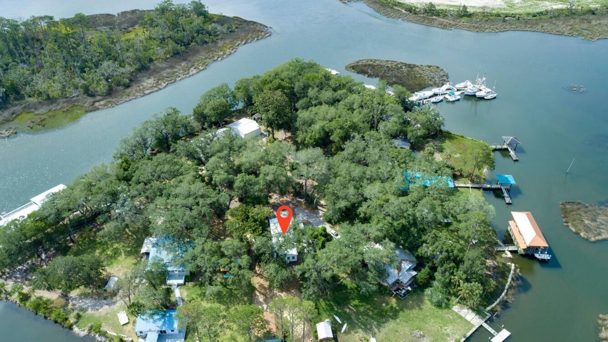 Northside Cottage | Fishing Cottage, Peaceful, 3 Queens, Laundry, Long-Term, Fast Wifi