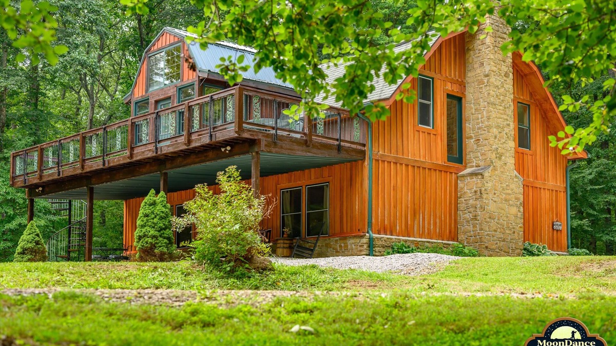 Morgantown Cabin | Fishing pond, 15 minutes to Nashville