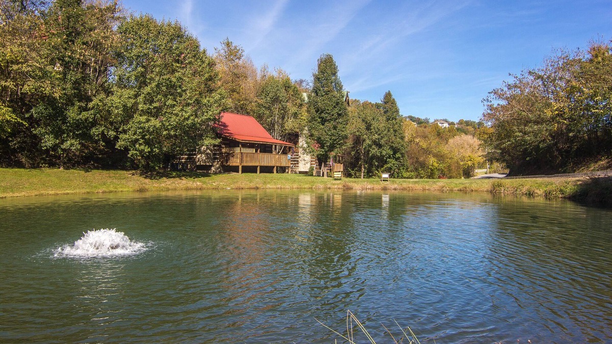 Sevierville Cabin | Fishing Pond, Wifi, Corn Hole, Easy Roads, Hot Tub, Fire Pit, Dog Friendly!