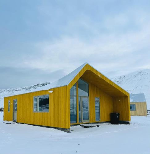 Sudureyri House | Fisk Club Cottages - Captain's house