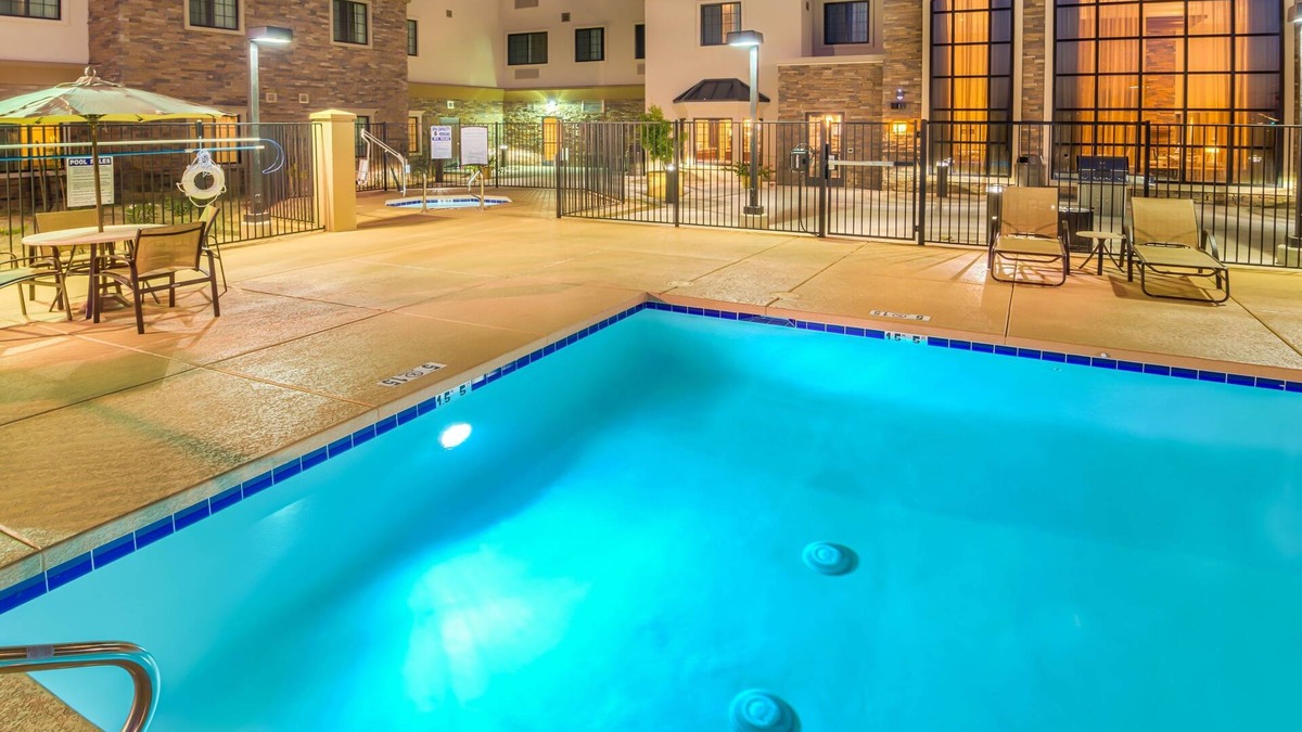 Chandler Apartment | Fitness Center Access + Free Breakfast + Heated Outdoor Pool | Centrally-Located Studio