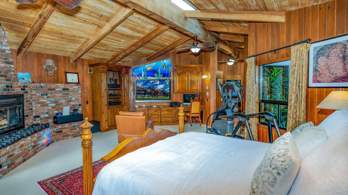 Leucadia House | Five Bedroom, Ultra Luxury Home, 4 Blocks to Beach, Two Large Master Suites