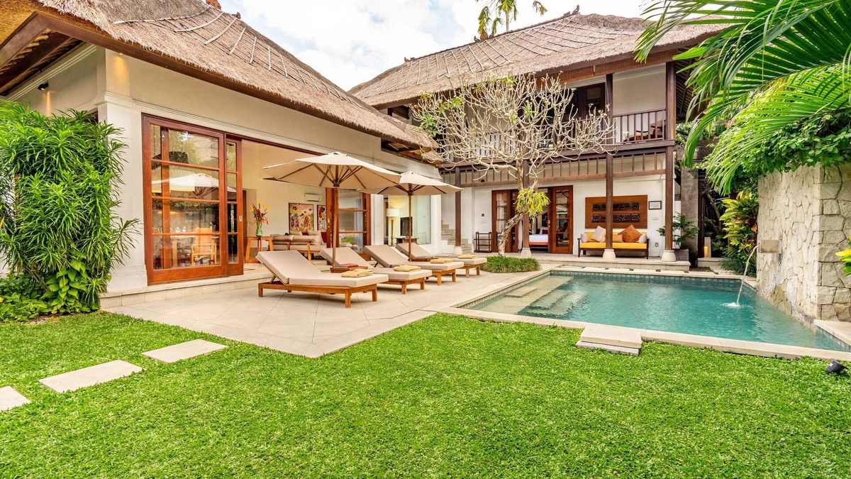 Jimbaran Bay Villa | Five minutes walk to Jimbaran beach - Four Bedrooms holiday home private pool