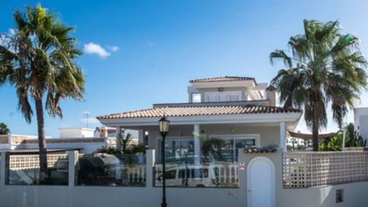 Corralejo Villa | Five Star Beach Villa - "Villa Sueno" (Dream Villa)