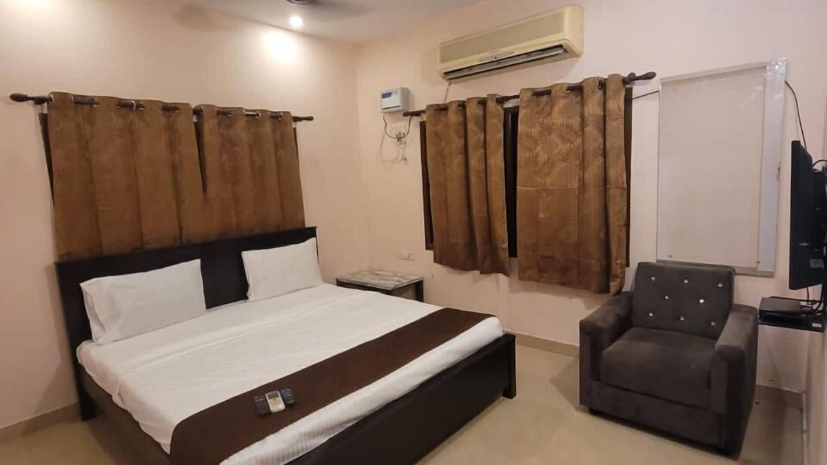 Vadapalani Hotel | Five stones By Earth Hotel Vadapalani