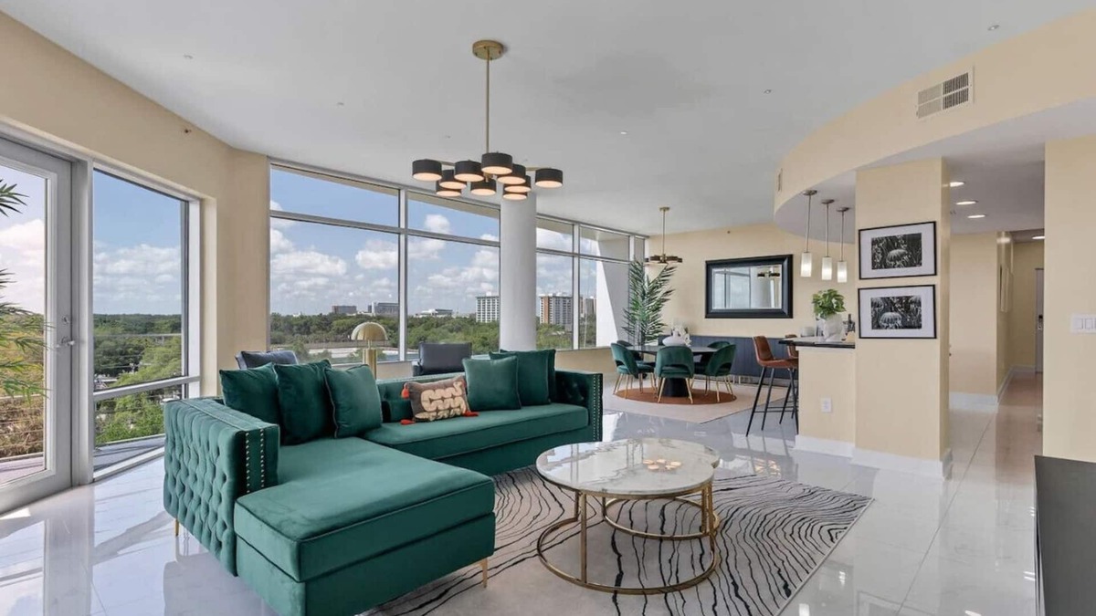 Downtown Orlando Condo | FL King Velvet Suite- 3bdrm/2Bath-2000 sq ft