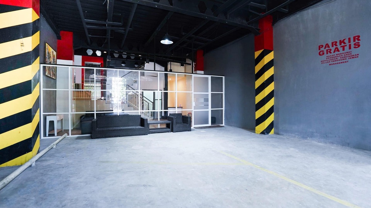 Gubeng Hotel | Flagship 3688 Pot Art