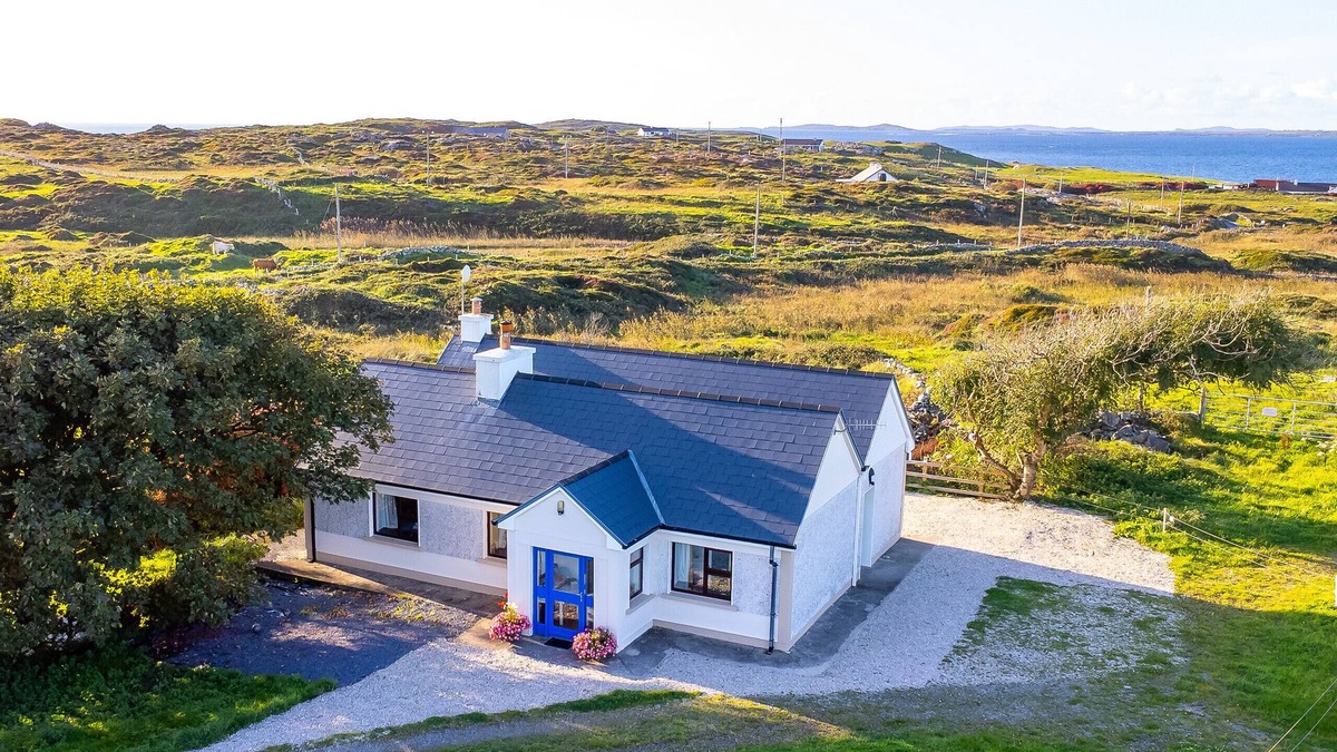 Ballyconneely House | Flaherty Cottage, Cosy relaxing cottage with views