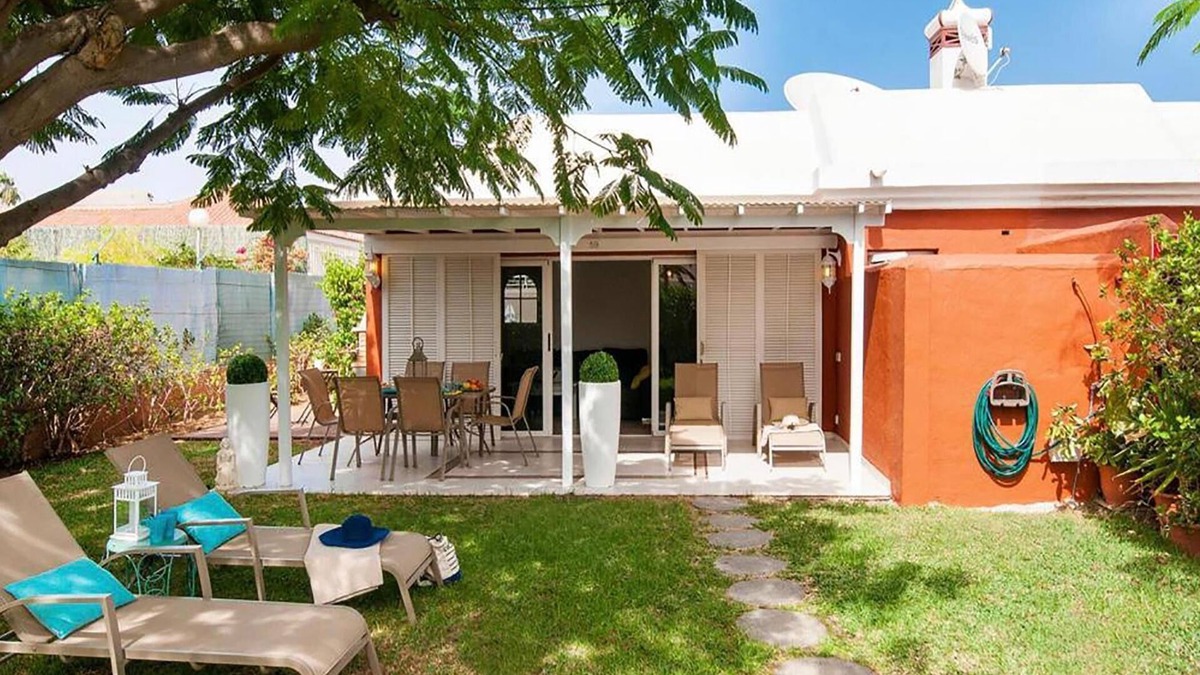 Maspalomas Villa | Flamboyant Tree Garden Holiday Home