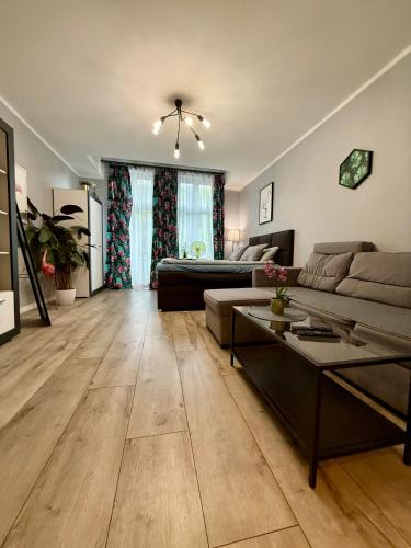 Opole Apartment | FLAMING DeLuxe z balkonem w centrum, darmowy parking, późne wymeldowanie do 12 - dłuższe spanie, FV