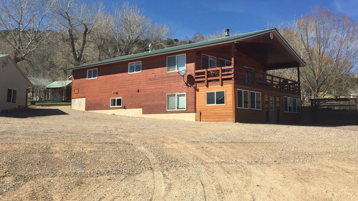 Manila Cabin | Flaming Gorge Nieds Lodging