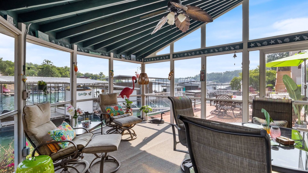 Lake Ozark House | ~FLAMINGO BAY~Great Location, Calm Cove, HUGE DOCK 2 Slips, Steps from Deck