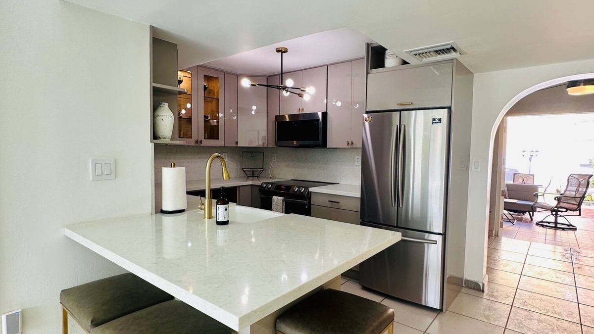 Hialeah House | Flamingo Garden TownHome-Centrally Located 3 BR 1.5 BA + Free Parking
