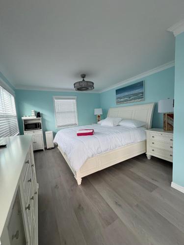Mid Island Hotel | Flamingo Inn
