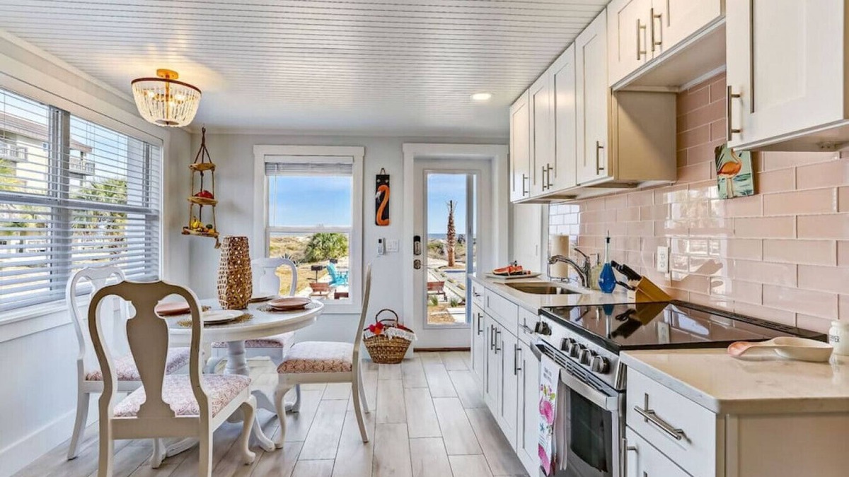 Fernandina Beach Apartment | Flamingo Loft | Charming Oceanfront Loft | Multiple Decks | Private Beach Access