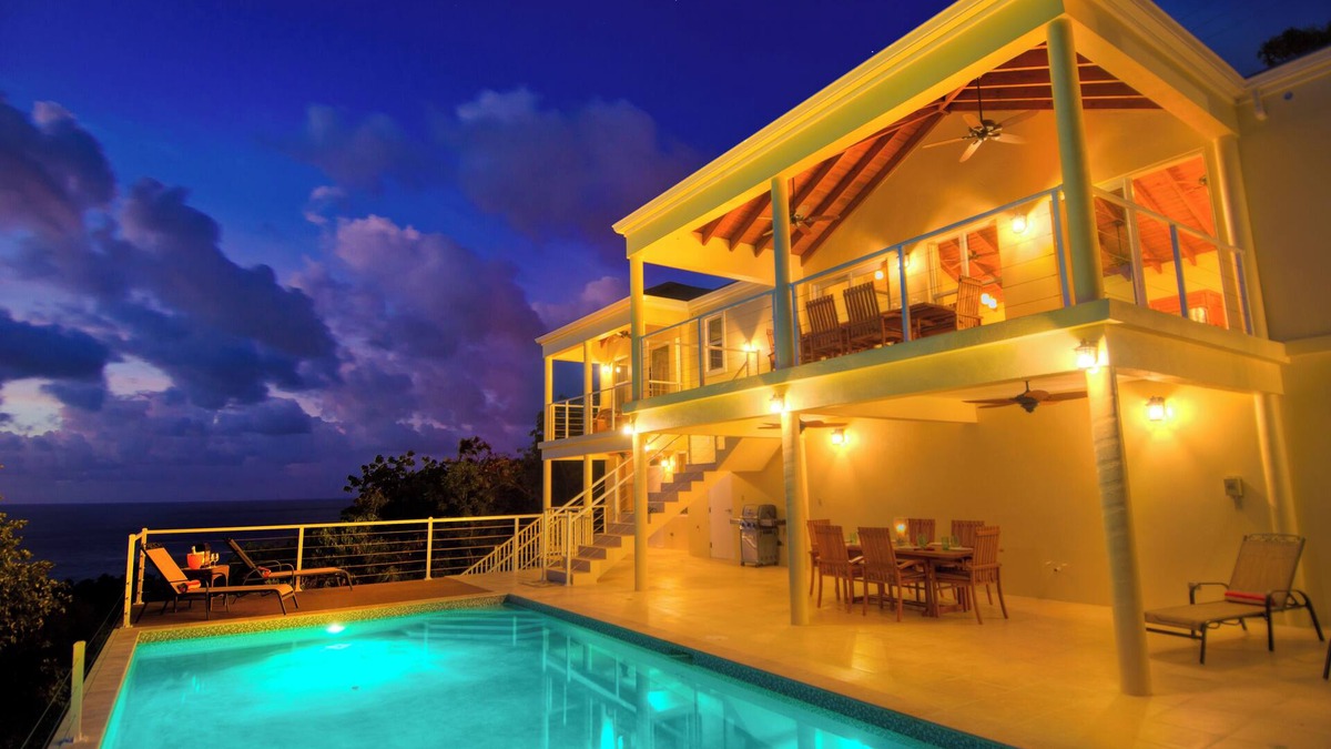 Belmont Villa | FLAMINGO SUNSET - heavenly sunsets, strolls to the beach & fun in the pool!