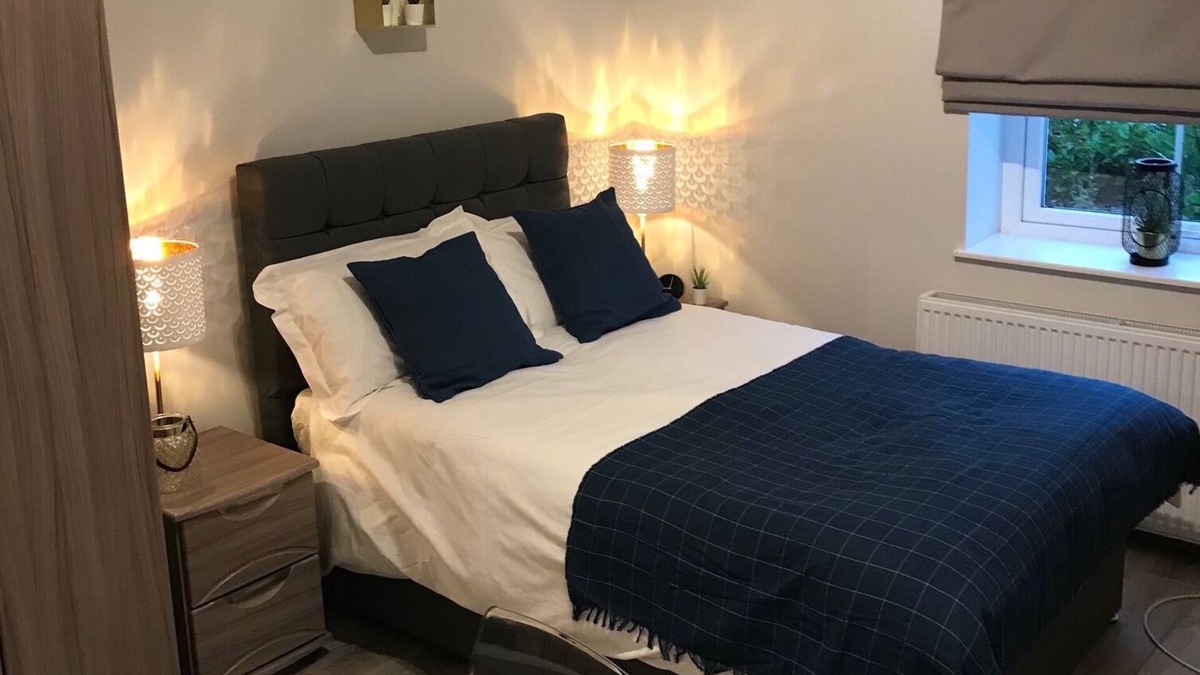 Reading Apartment | Flat 1 Helena House, 1-Bed, Sleeps 2, Garden