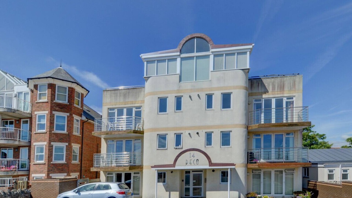 Swanage Apartment | Flat 3 Deco - Three Bedroom Apartment, Sleeps 6