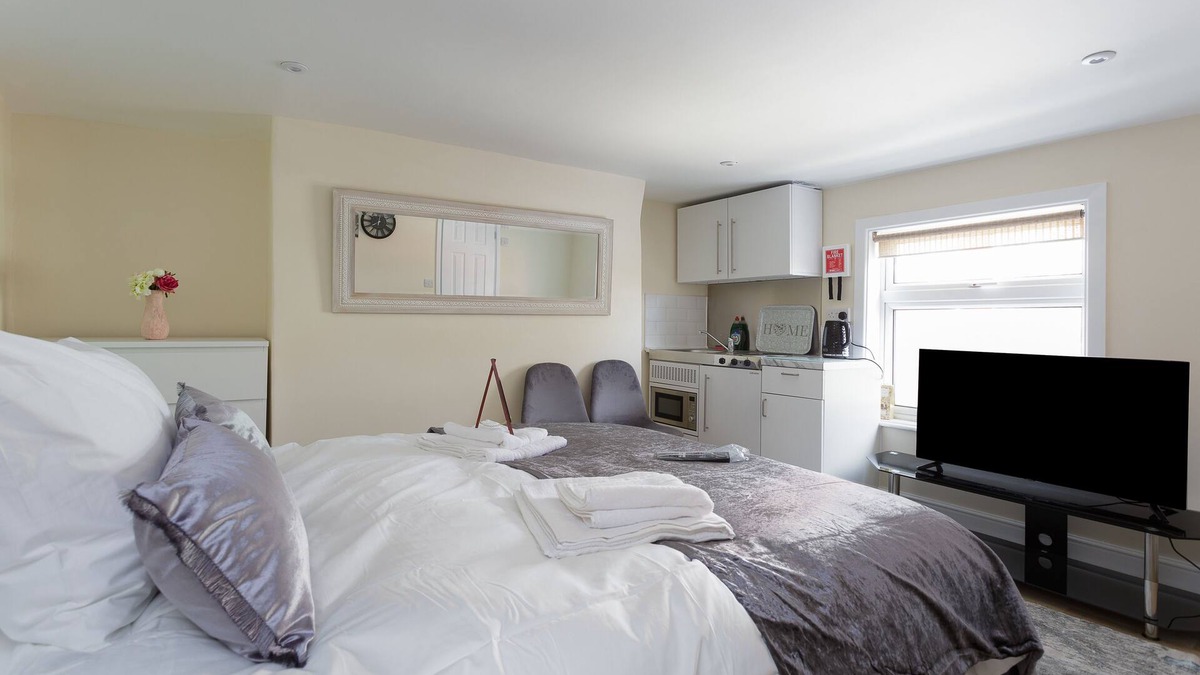 Southampton City Centre Apartment | Flat 3 - Luxury St Mary Apartments