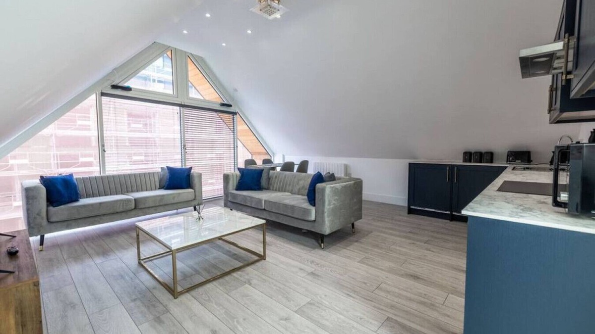 Camberley Apartment | Flat#9, 1 Portesbery Camberley · Pent House | Town Centre | Stunning and Spacious