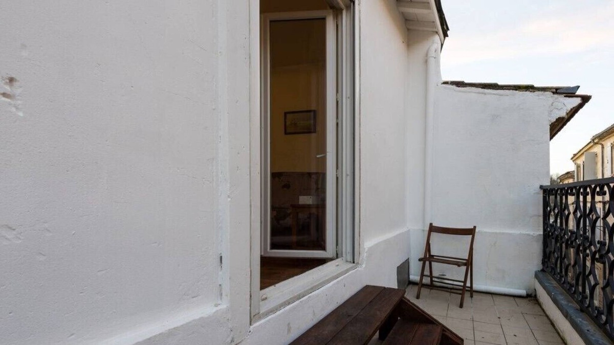 Blaye Apartment | Flat & balcony center Blaye