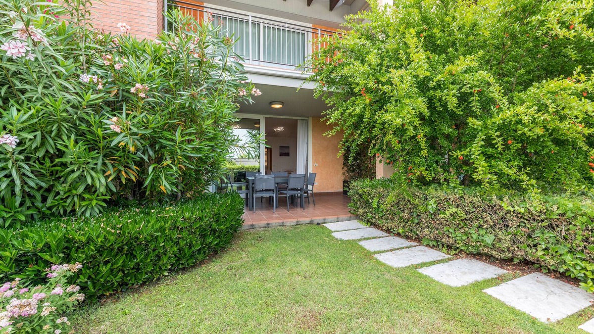 Padenghe sul Garda Apartment | Flat 'Blue Lake Holiday House' with swimming pool, Wi-Fi and air conditioning