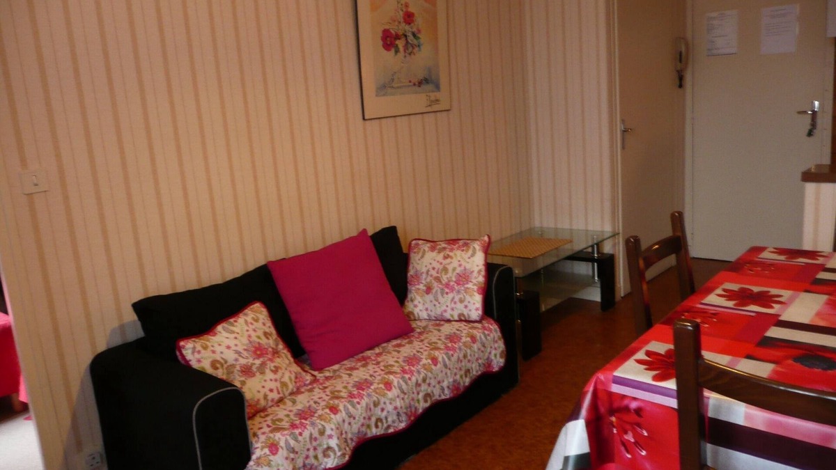 La Bourboule Apartment | Flat in a building in the middle of the town