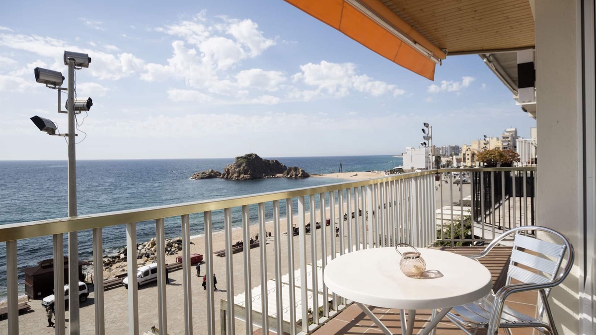 Blanes Condo | Flat in seafront, in the middle of the bay, best possible location 2